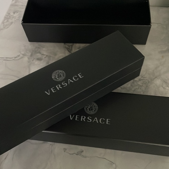 Versace Medusa icon necklace - Picture 3 of 3